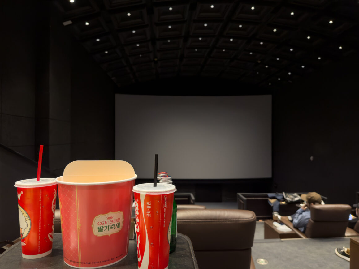 용산 CGV 골드클래스에서의 미키 17 04
