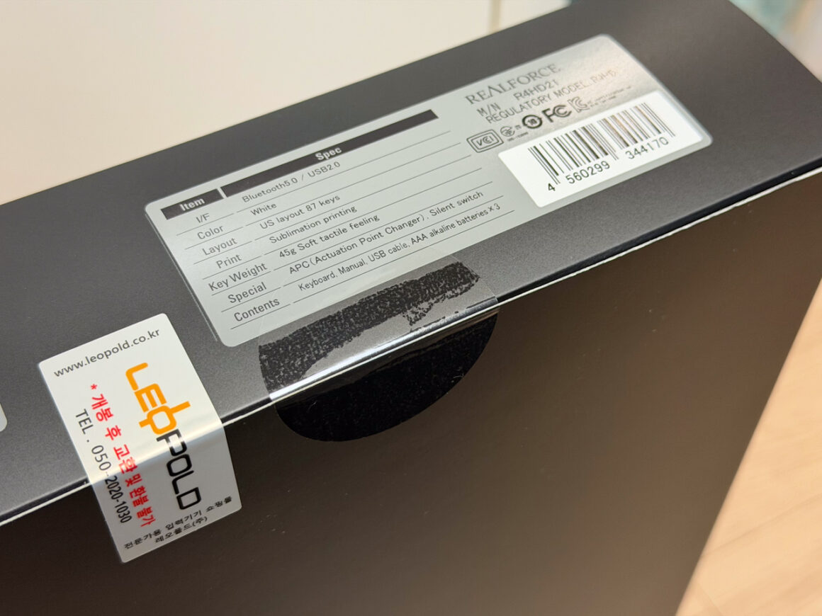 리얼포스 R4 텐키리스 화이트 01
