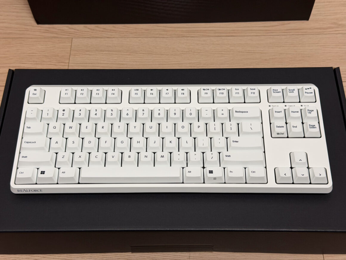 리얼포스 R4 텐키리스 화이트 03