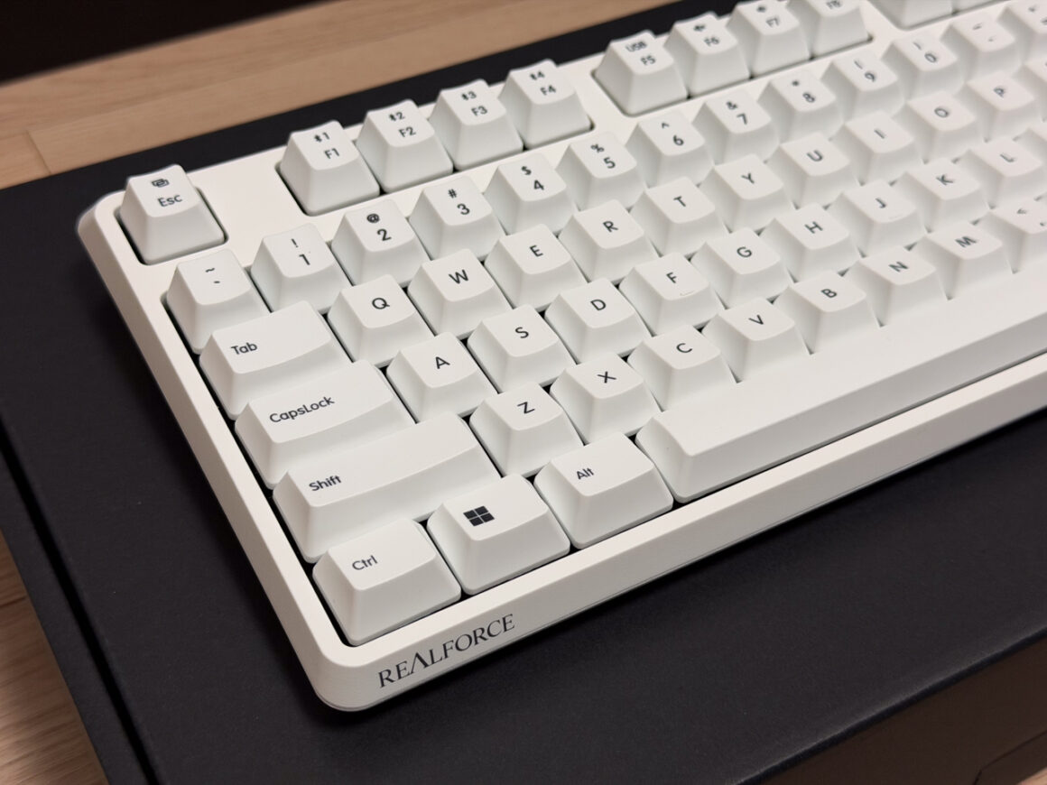 리얼포스 R4 텐키리스 화이트 04