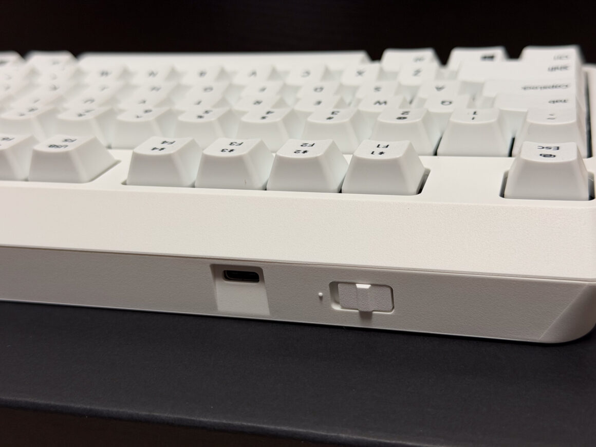 리얼포스 R4 텐키리스 화이트 05