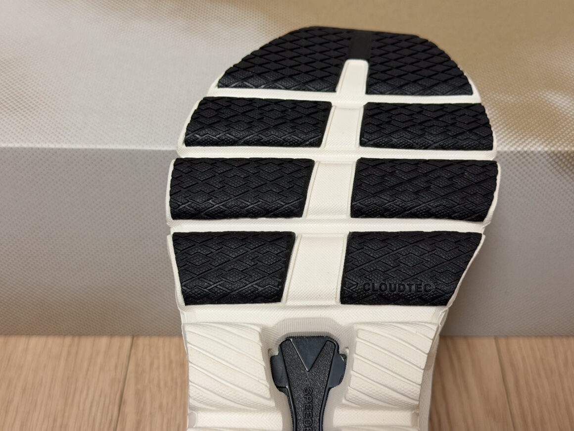 온러닝 Cloud X4 트레니이닝화 05