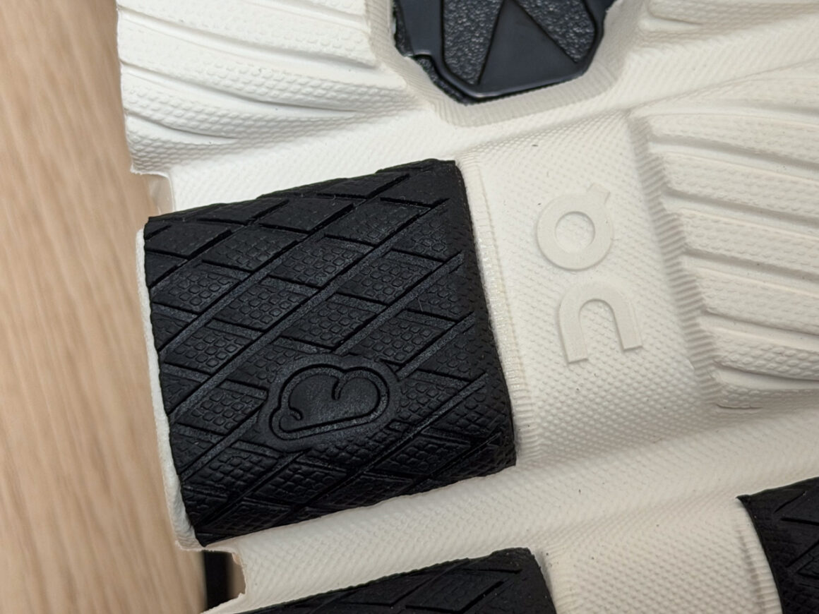 온러닝 Cloud X4 트레니이닝화 06